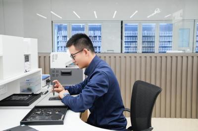 跨界新物種 華為三里屯服務中心——當科技館遇見咖啡廳，重塑消費電子服務體驗